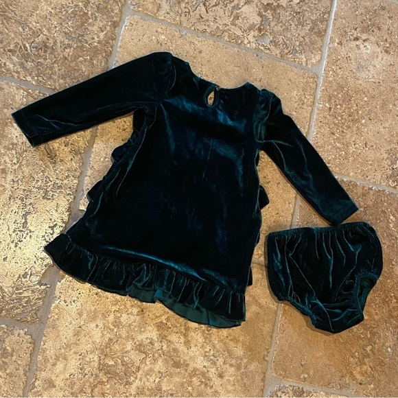 CAMILLA Girls Baby 2-Piece Green Velvet Ruffled Dress Size 24M - Picture 4 of 7